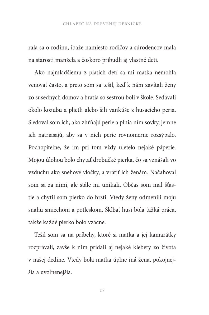 Chlapec na drevenej debničke